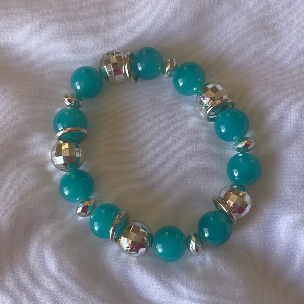BRACELET - Brand new beaded bracelet